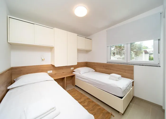 Arti Homes 招待所 4*