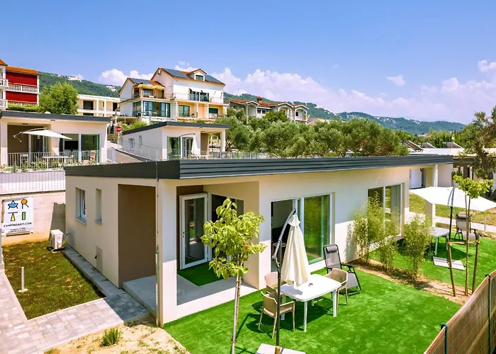 招待所 Arti Homes
