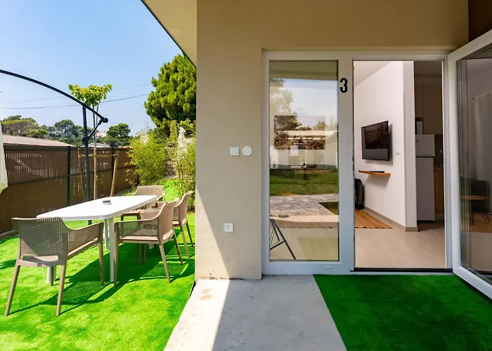 Arti Homes 招待所 4*